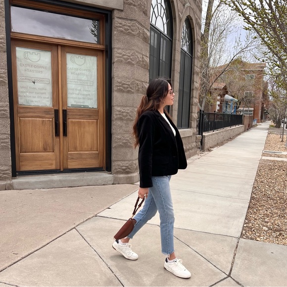 Meet your Posher, Elise - Picture 1 of 10